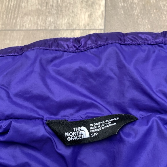 The North Face Purple Puffer Jacket - Picture 4 of 12